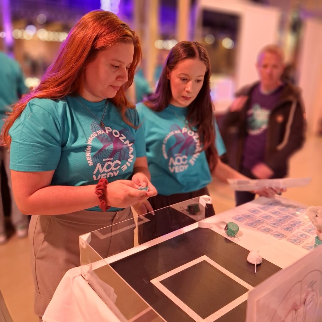 Test úzkosti s robotickou myšou.