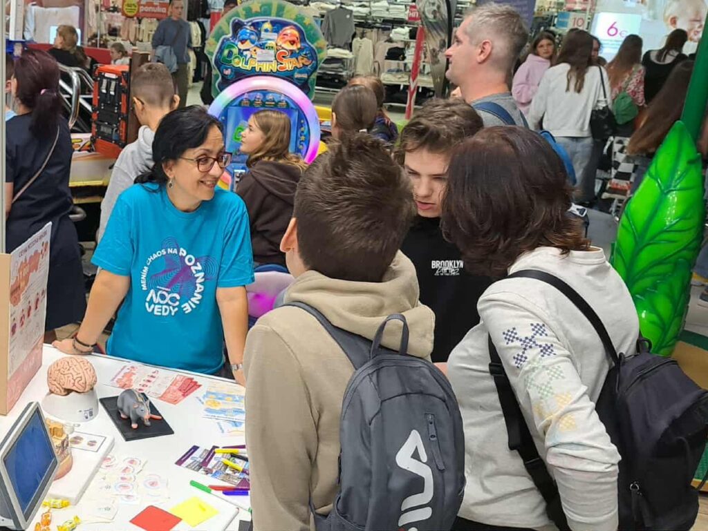 Noc vedy 2025, stánok BMC SAV, Košice.