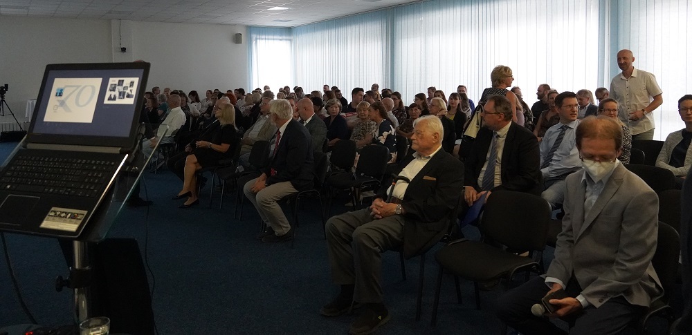 Pozvaní hostia pred začiatkom galaprogramu