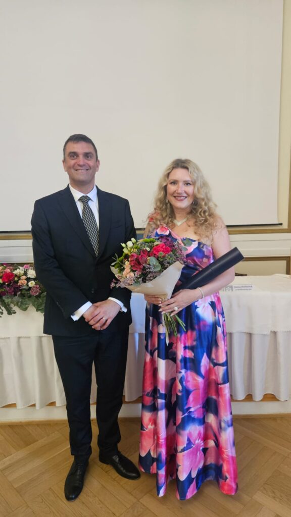 Doc. Soňa Čierniková s predsedom SAV Martinom Venhartom.