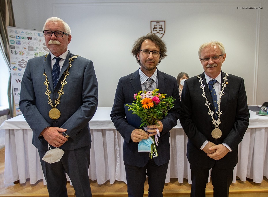 Mgr. Jozef Ukropec, DrSc. počas odovzdávania Cien SAV