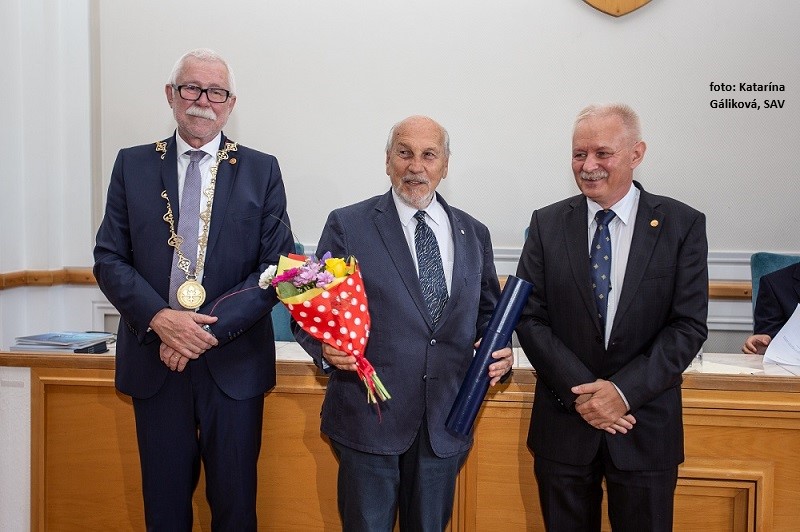Držiteľ Ďakovného listu Predsedníctva SA...