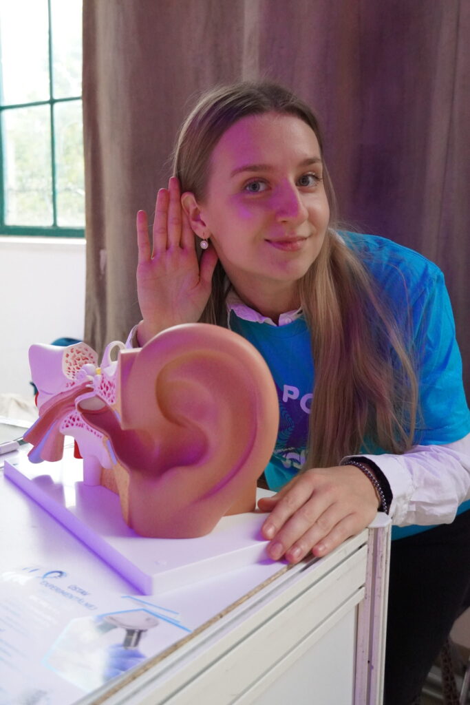 Model ucha s výskumníčkou BMC SAV.