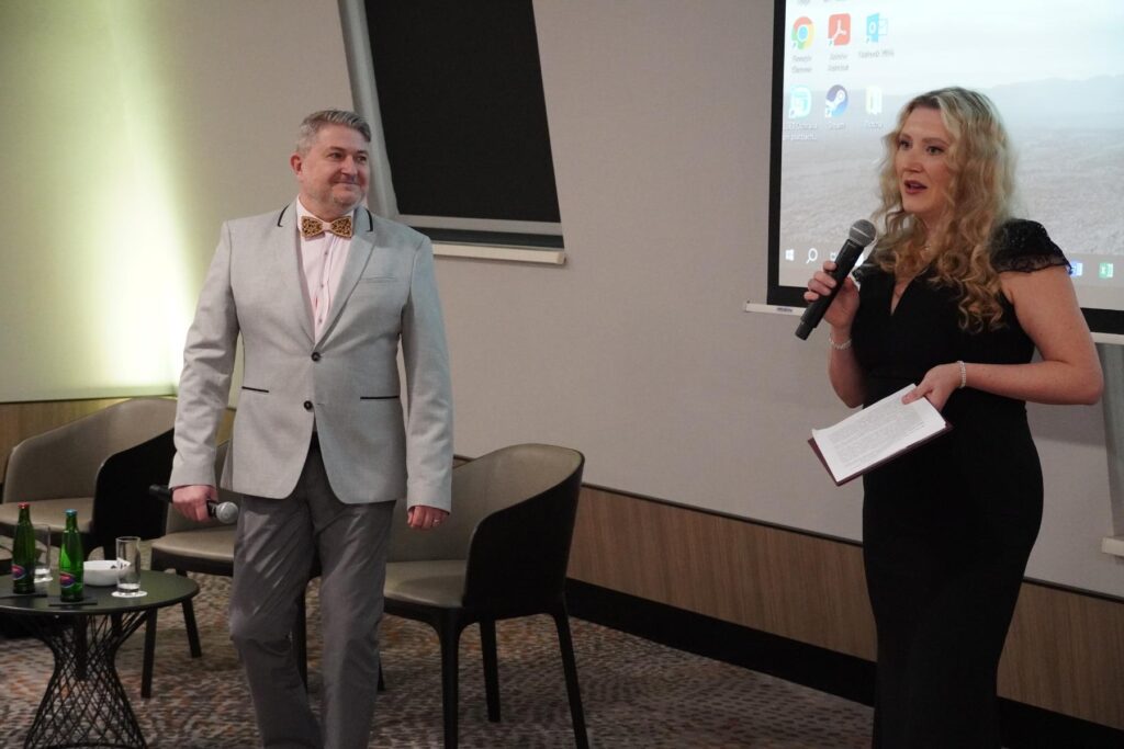 80. výročie Ústavu experimentálnej onkológie. Riaditeľ Miroslav Chovanec a Dr. Soňa Čierniková.