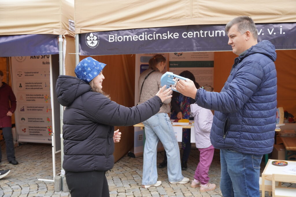 Zaži vedu so SAV v Poprade, stánok BMC SAV, meranie sily.