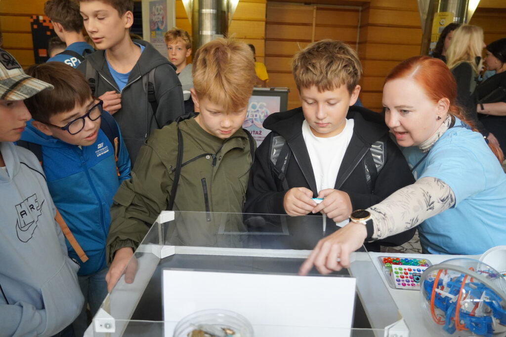 Noc vedy 2026, Bratislava, test úzkosti pomocou robotickej myši.