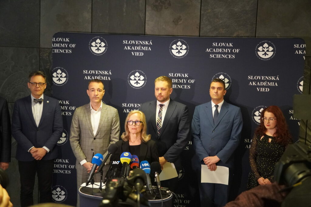 Krátky brífing po rokovaní o analýze vakcín.