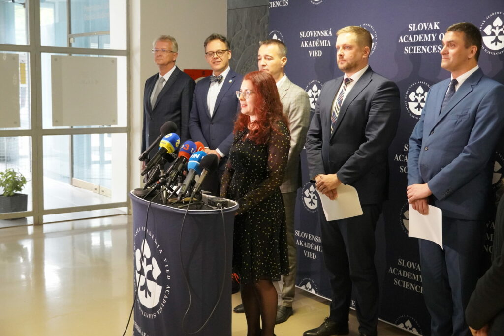 Tlačový brífing po rokovaní o analýze vakcín.