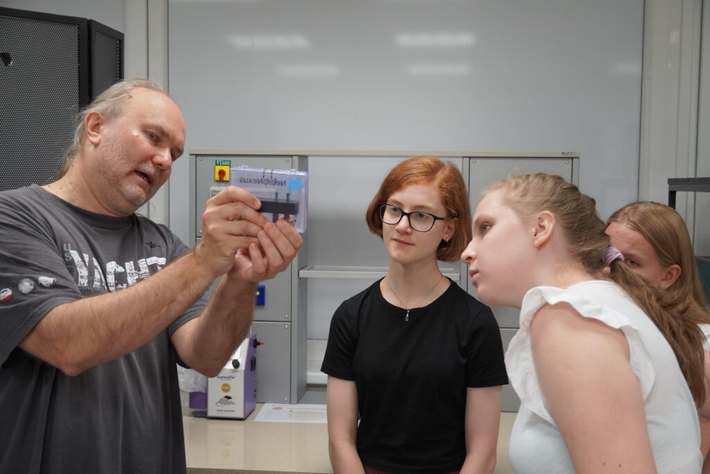 Letná škola mladých vedcov 2025 v Laboratóriu pre komplexný výskum mozgu a sluchu BMC SAV.