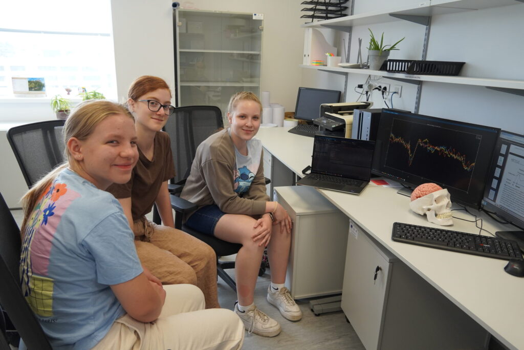 Letná škola mladých vedcov 2025 v Laboratóriu pre komplexný výskum mozgu a sluchu BMC SAV.