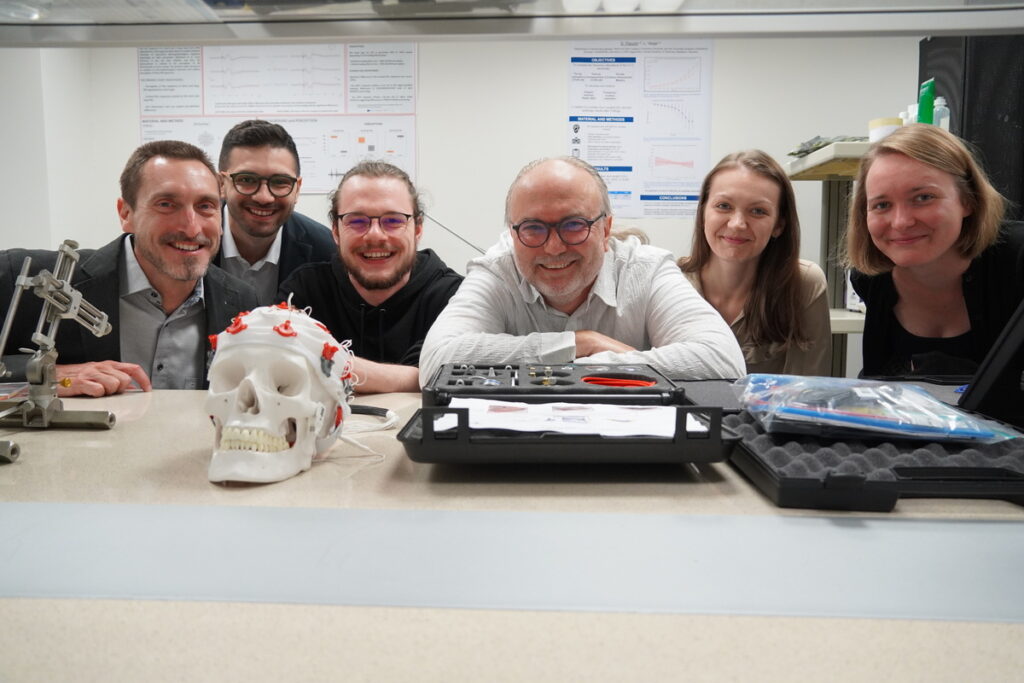 The laboratory investigates electrophysiological, structural, histological, genetic, and behavioral aspects of perception, memory, learning, and other cognitive processes.