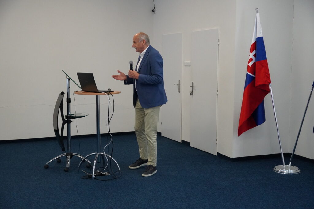 Prof. Milan Profant z kliniky ORL LF UK a UNB.