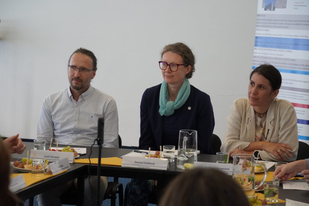 Zľava Jozef Ukropec, Denisa Fedáková a Barbara Ukropcová.