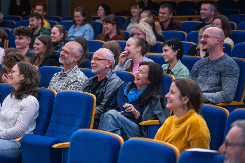 Usmiate publikum na prednáškach nobelistov na SAV v rámci festivalu Starmus.