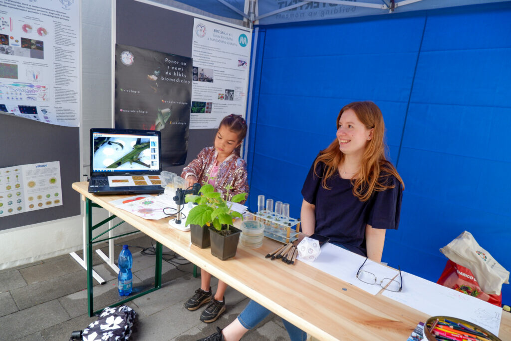 Stánok Biomedicínskeho centra SAV, v. v....