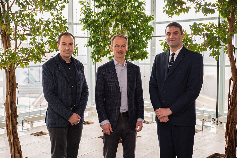 zľava: Miroslav Baláž z Biomedicínskeho ...