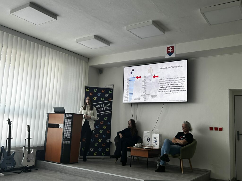 Dr. Nikoleta Mojzesová, Dr. Božena Smolková a Eveline Órasová na Gymnáziu Ľ. Štúra, Zvolen.