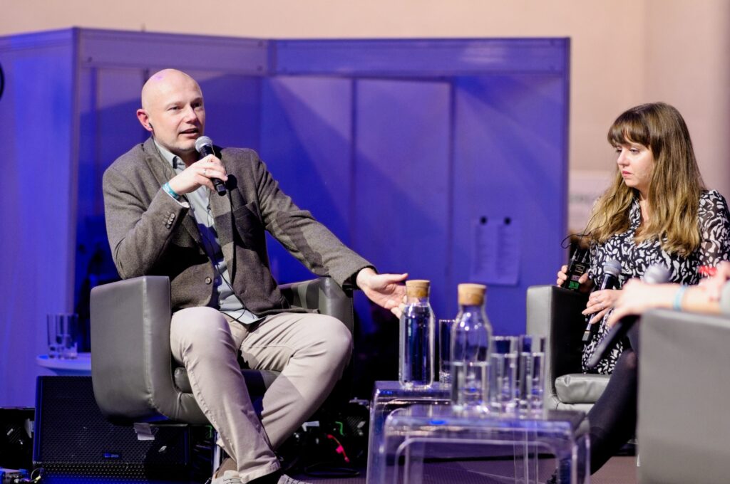 Náš virológ Boris Klempa na diskusii na Noci vedy.