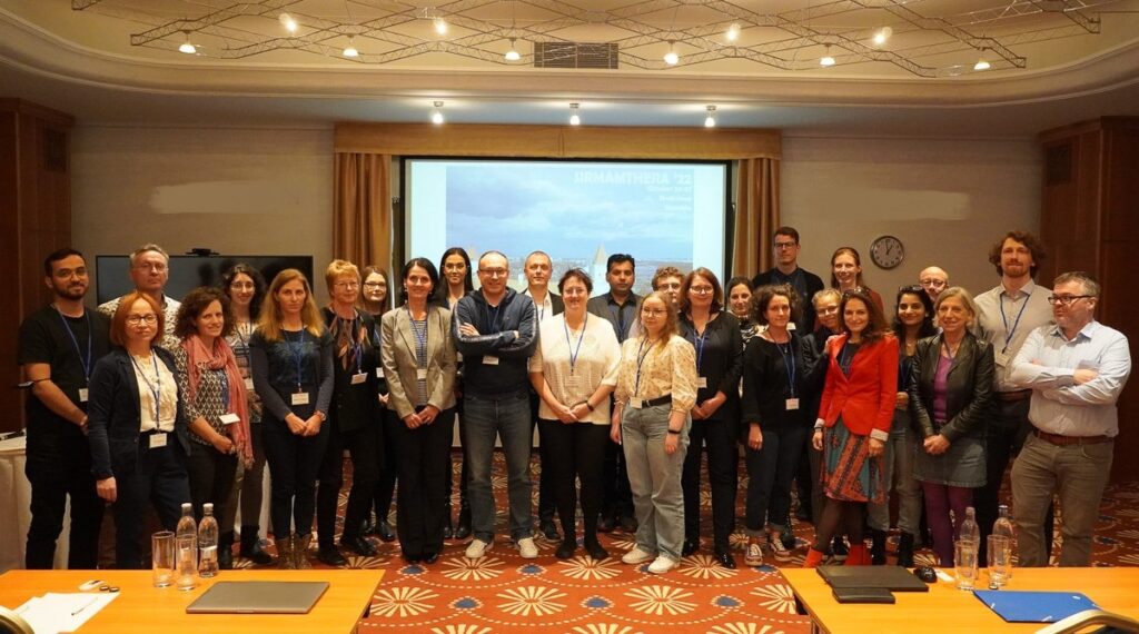 účastníci sympózia „SIRMAMTHERA’22“