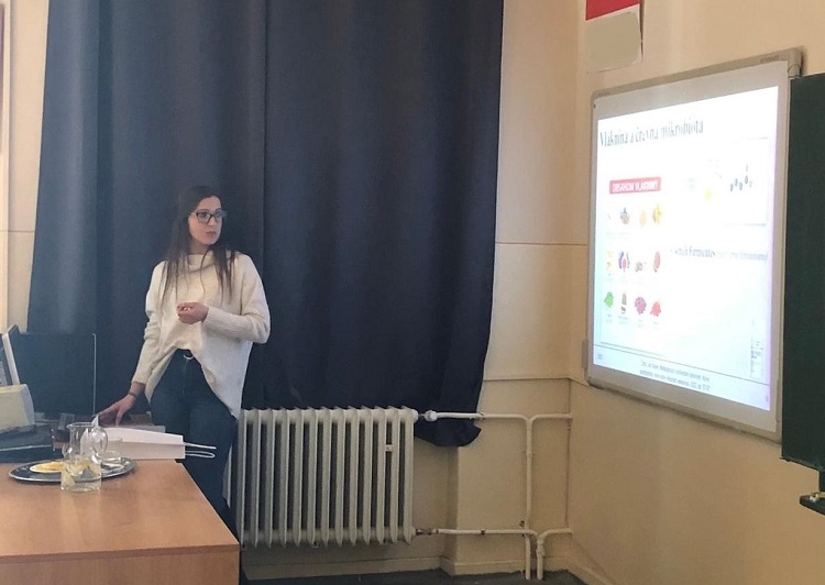 prednáška počas podujatia Vedecké dielne...