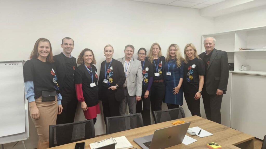 Členovia tímu zahraničných onkologických expertov pod vedením Simona Obersta (prvý sprava) na návšteve v BMC SAV. Na snímke riaditeľ Ústavu experimentálnej onkológie BMC SAV Dr. Miroslav Chovanec (piaty zľava) a zodpovedná riešiteľka projektu za BMC SAV Dr. Soňa Čierniková (tretia sprava).