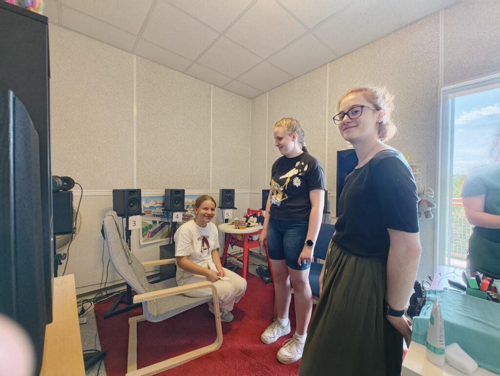 Letná škola mladých vedcov 2025 v Laboratóriu pre komplexný výskum mozgu a sluchu BMC SAV.