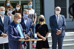 z tlačovej konferencie