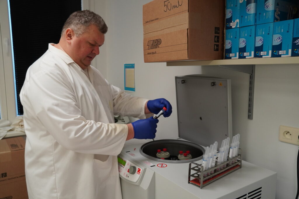 Dr. Volodymyr Vinnikov, vedúci pracovník...