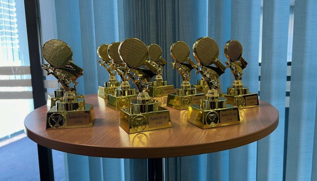 Pamätné plakety pre všetkých zúčastnených na ping-pongovom turnaji ParkinSAV-Cup.