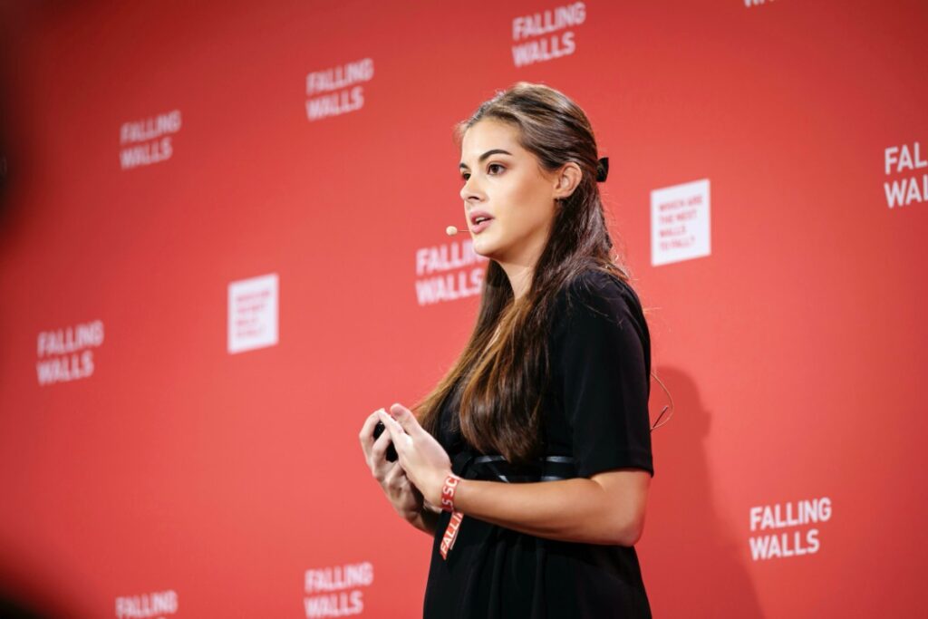 Danica Ivovič na finále súťaže Falling W...