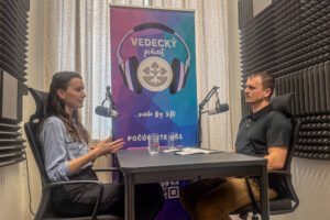 Rozhovor v štúdiu.