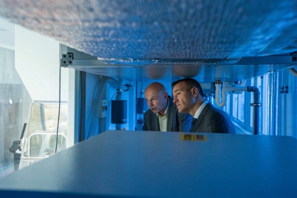 Minister školstva Tomáš Drucker s viroló...