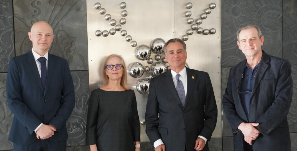 Zľava Dr. Boris Klempa, prof. Silvia Pas...