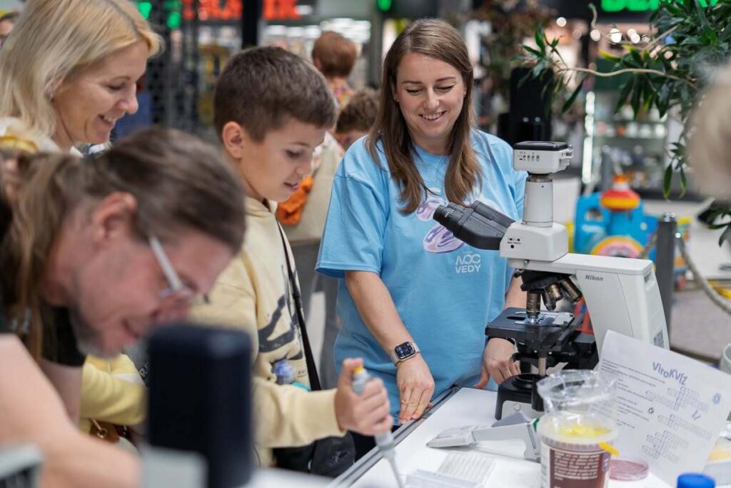 Noc vedy 2026, Košice, stánok Biotechnologických a analytických laboratórií BMC SAV.
