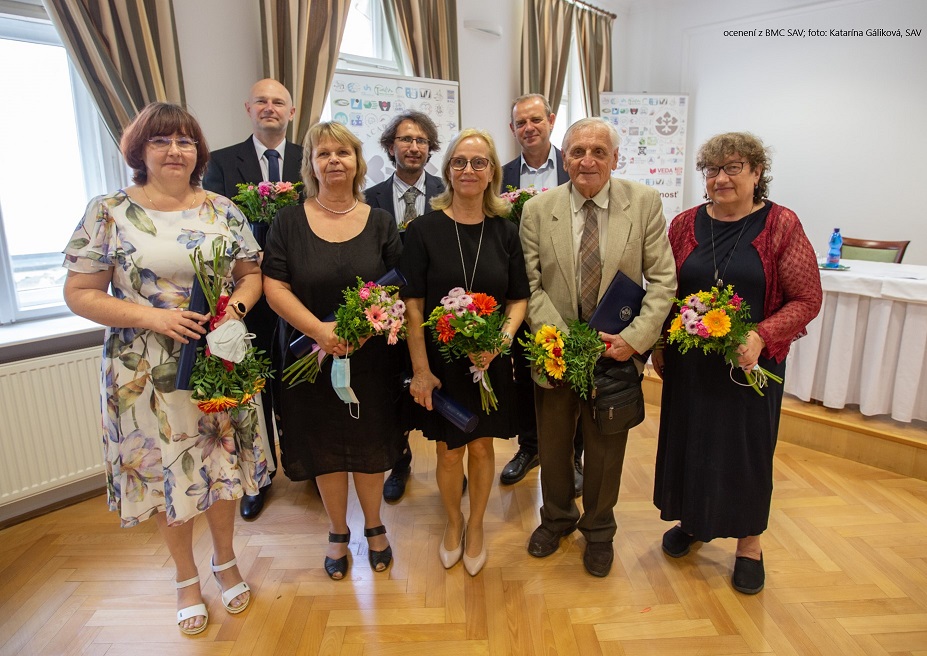ocenení z BMC SAV počas odovzdávania Cie...