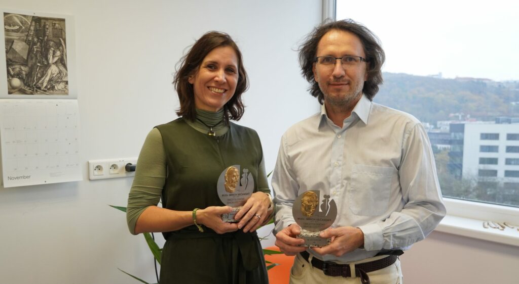 Profesorka Barbara Ukropcová a doktor Jo...